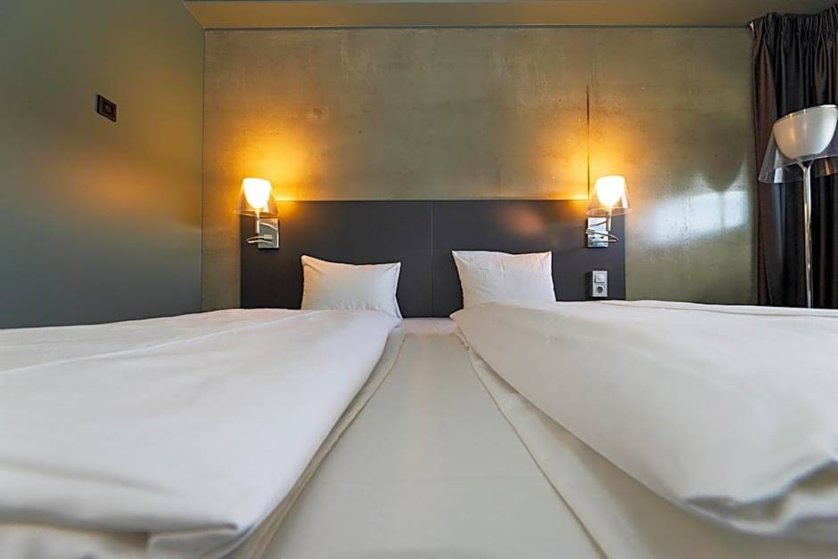 Comfort Hotel Runway