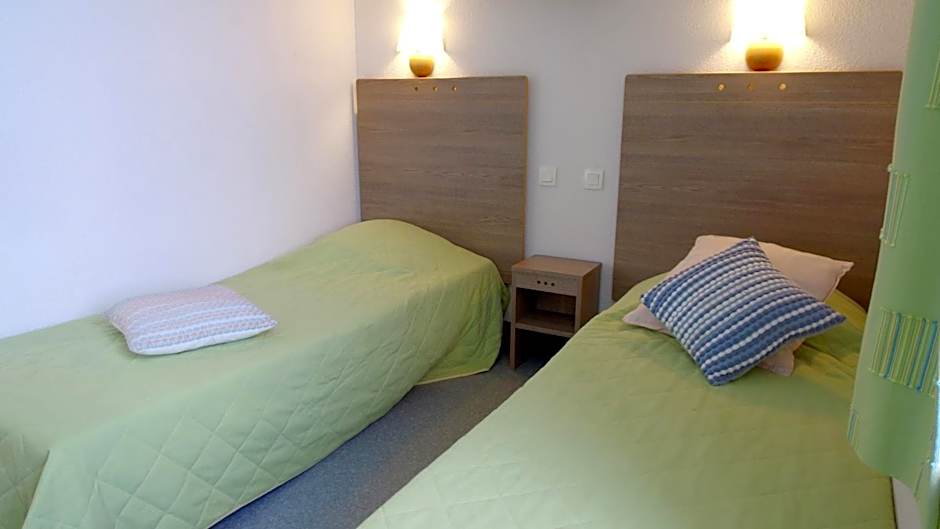 Photo 1 of 7 of 1 Bedroom Apartment