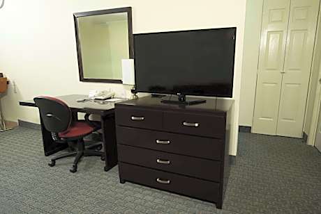 Primary Suite with Two Bedrooms, Two Queen Beds, Non-Smoking