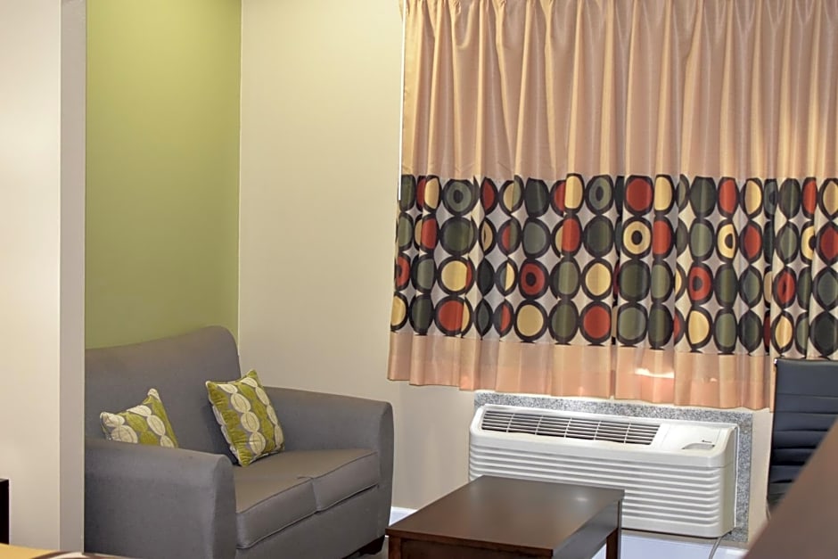 Super 8 by Wyndham Beaumont South I-10 & Walden Rd