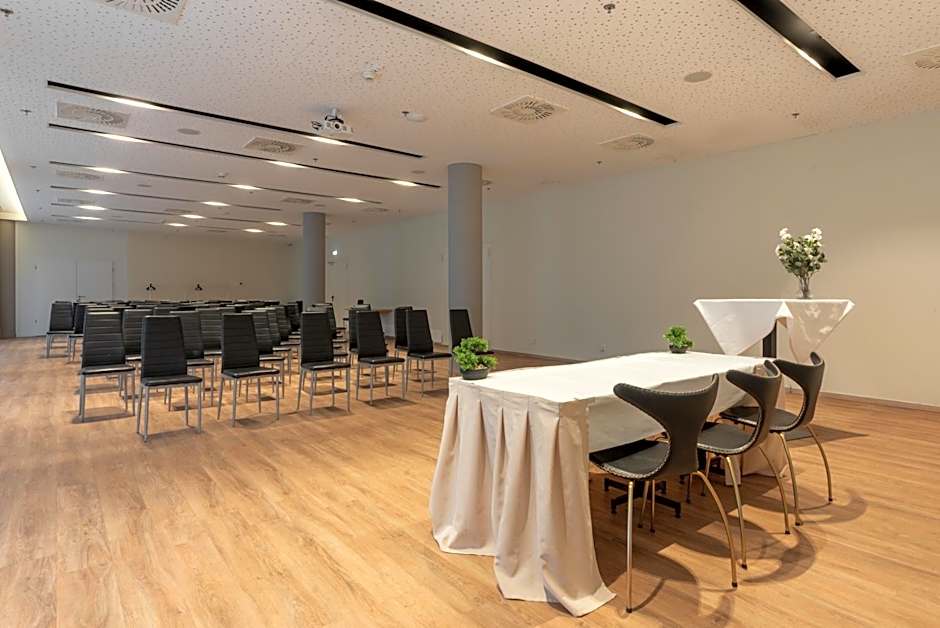 Akeah Verdi Budapest