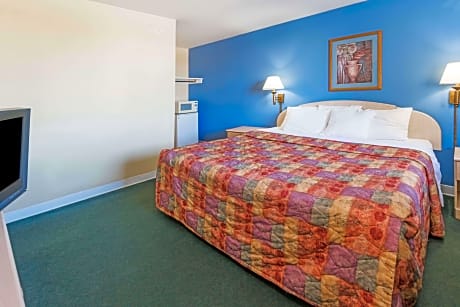 1 King Bed Non-Smoking