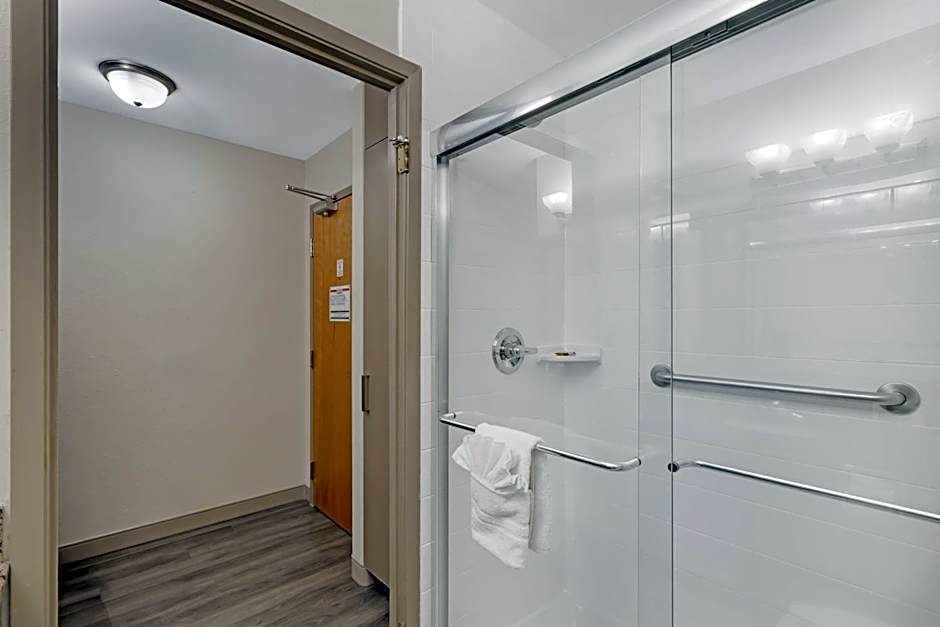 Best Western Plus Pembina Inn & Suites