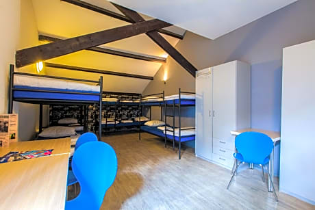 Bed in 9-Bed Mixed Dormitory Room