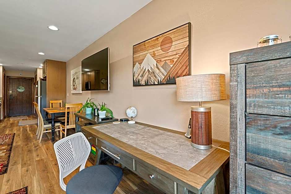 Remodeled Tamarron Lodge unit - Amazing views and 10 miles to Purgatory!