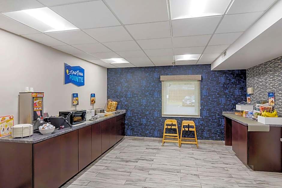 Clarion Pointe Charlottesville