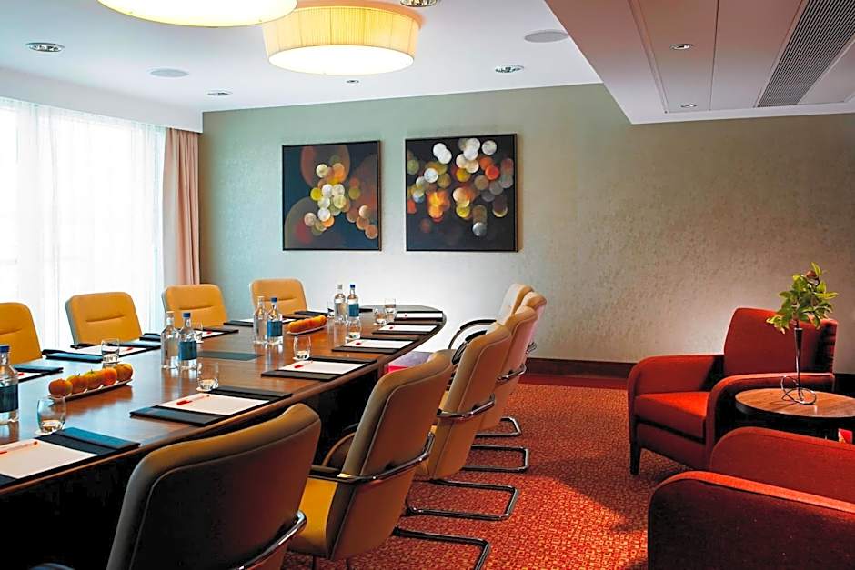 Lingfield Park Marriott Hotel & Country Club