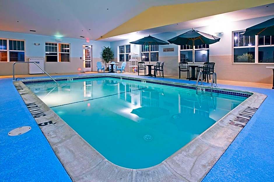 Country Inn & Suites by Radisson, Lansing, MI