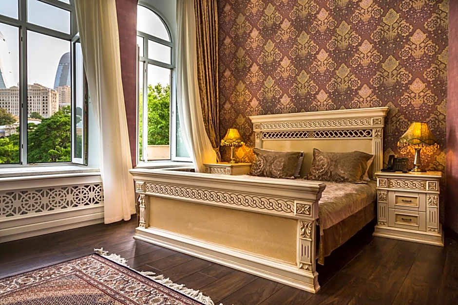 Premier Old Gates Hotel