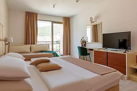 Triple Room with Balcony