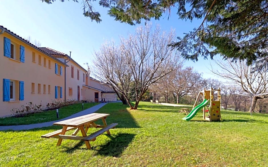 Chalet de charme climatisé, son Jacuzzi - SPA privatif et la piscine de la Maison Bleue du Gers