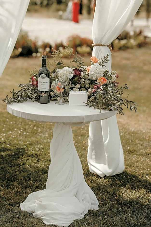 Château Mosmieri Hotel & Winery