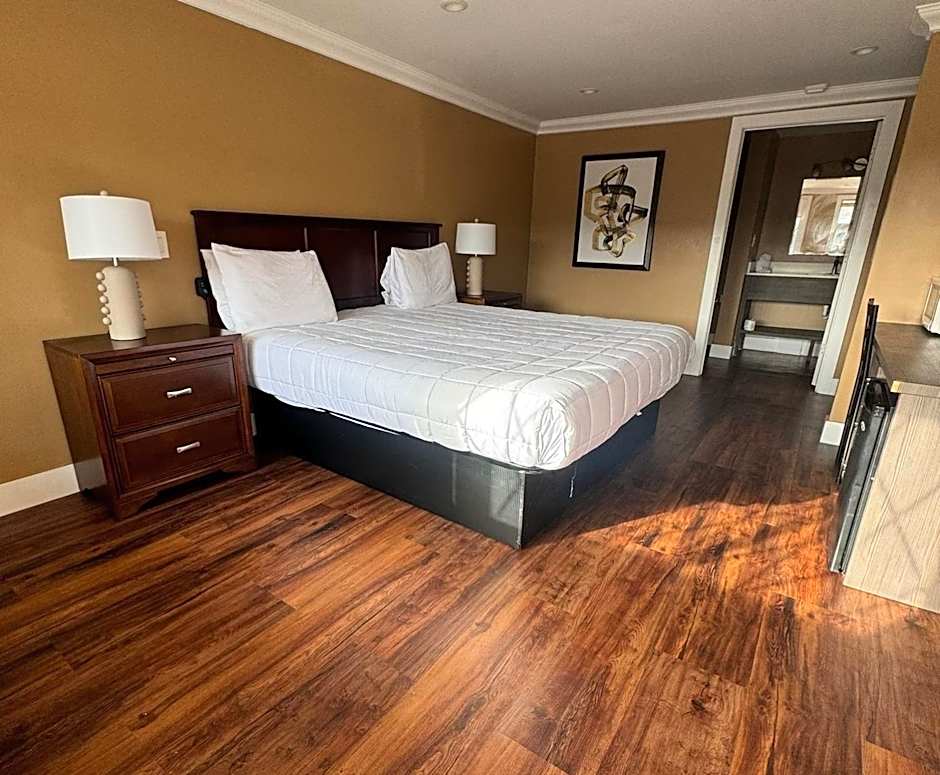 Spinnaker Inn of Naples