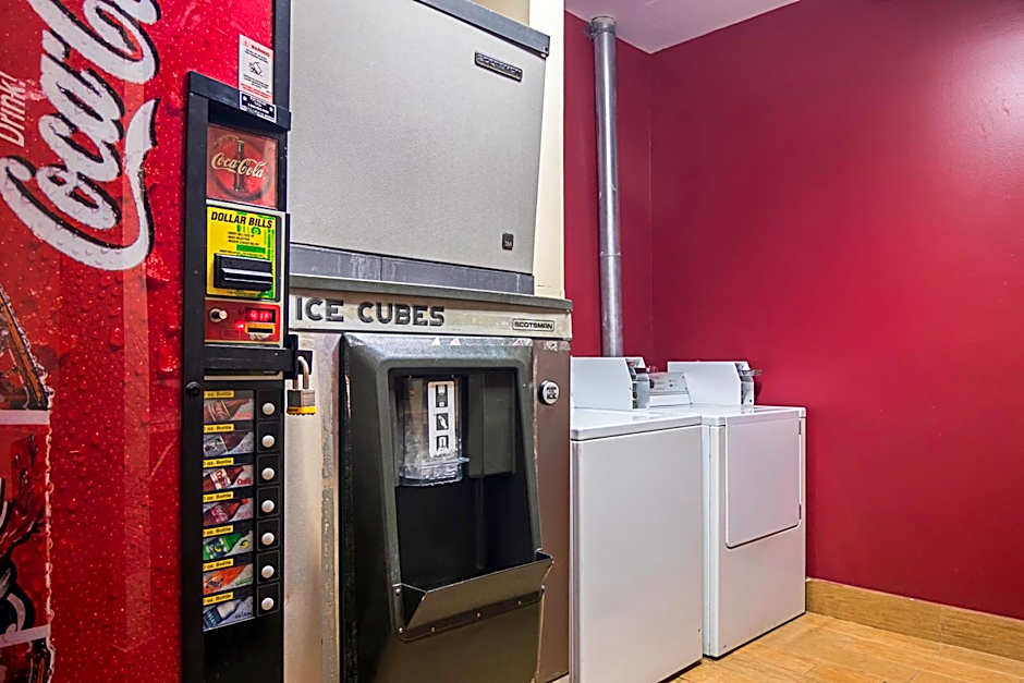 Red Roof Inn & Suites Lake Orion/Auburn Hills