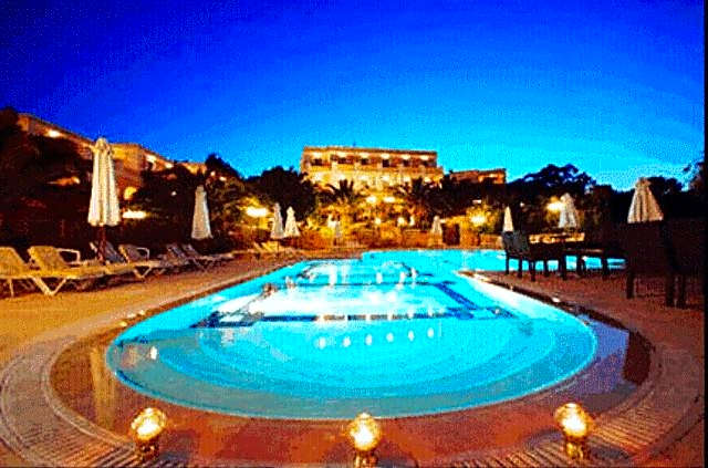 Crithoni's Paradise Hotel