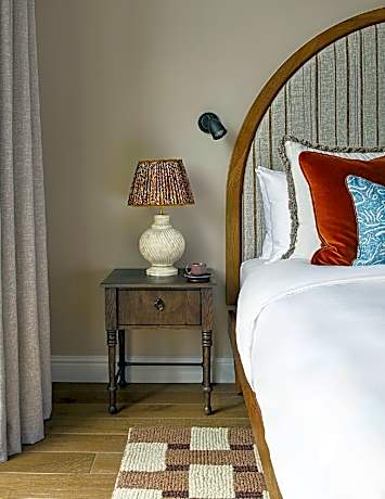 Classic Room - City View