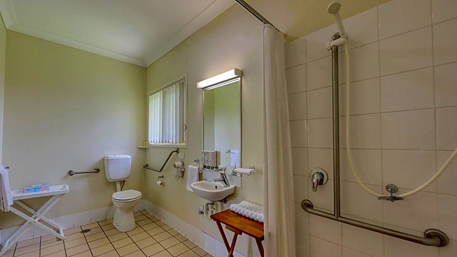 Country Roads Motor Inn