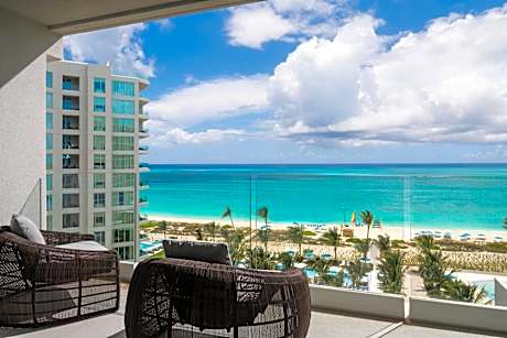 Club level, Deluxe Guest room, 2 Queen, Oceanfront, Balcony