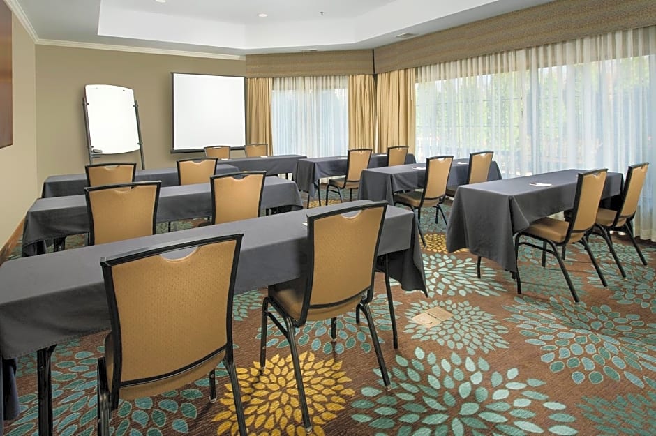 Staybridge Suites Baltimore BWI Airport, an IHG Hotel