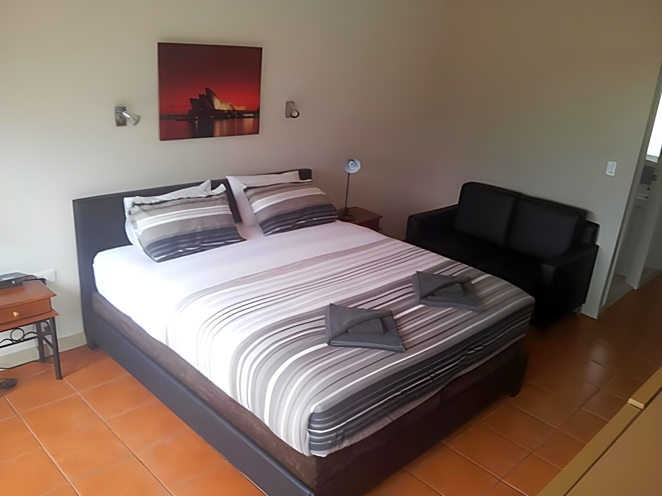 Photo 1 of 4 of Deluxe 1 King Bed