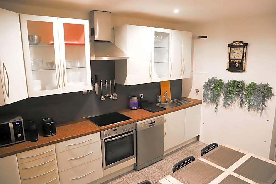 «Go West» guest rooms