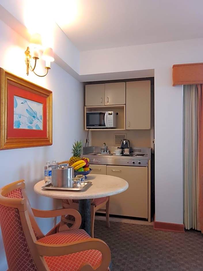 Suites del Bosque Hotel