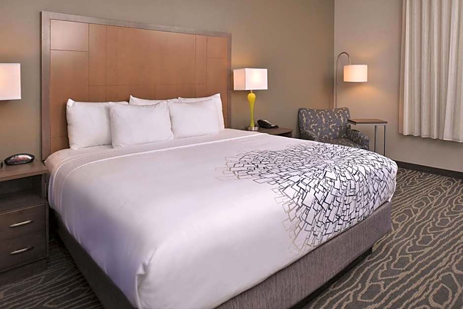 Photo 1 of 4 of 1 King Bed