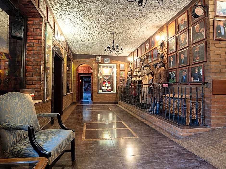 Hotel Trylogia