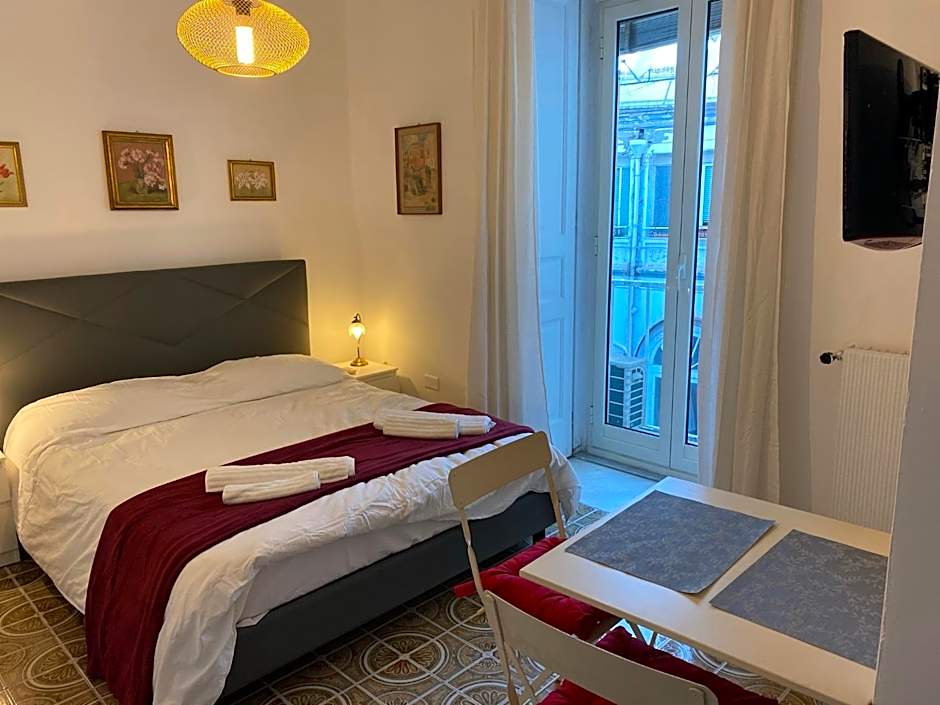 Rooms in San Domenico Maggiore 3