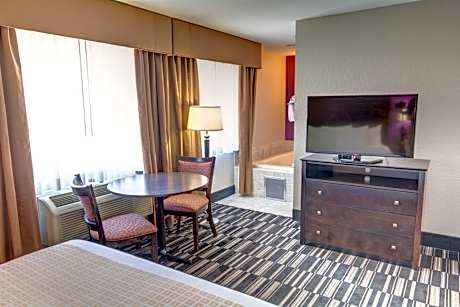 Deluxe King Suite with Jetted Tub - Non-Smoking