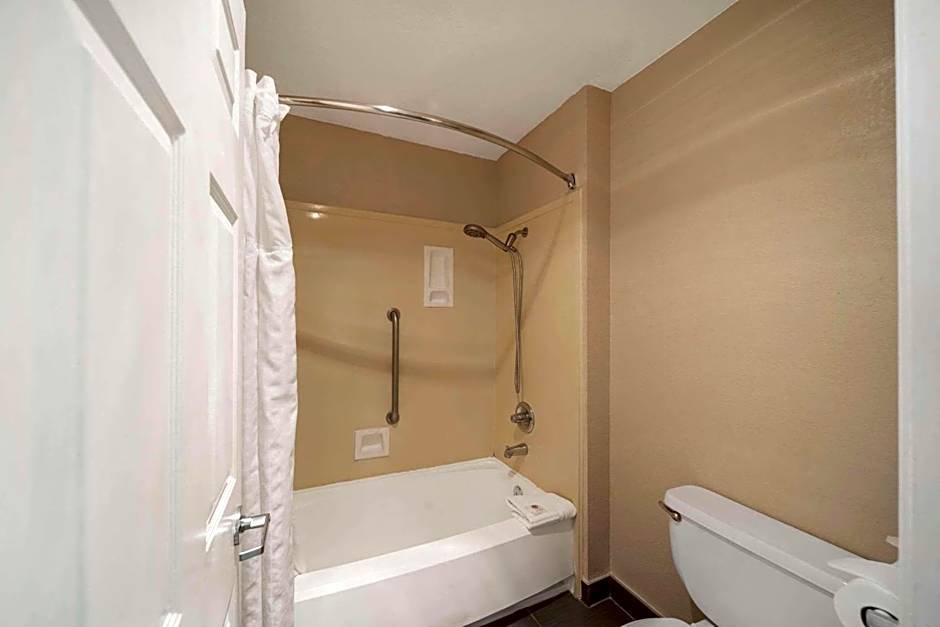 Comfort Suites Red Bluff Near I-5