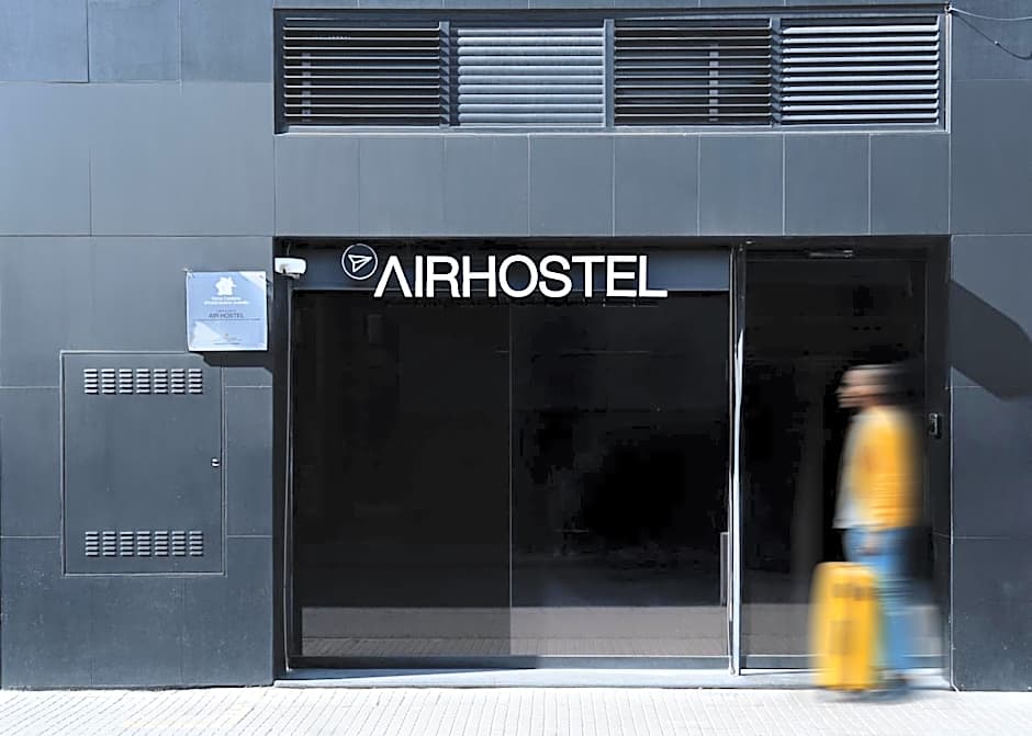 Airhostel Barcelona Airport 24h