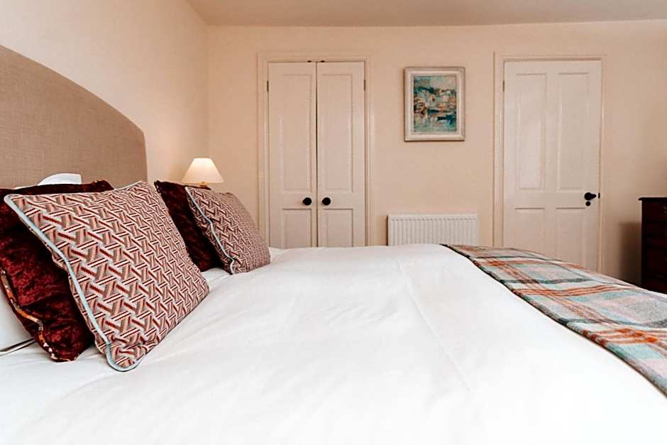 Cat and Custard Pot Inn