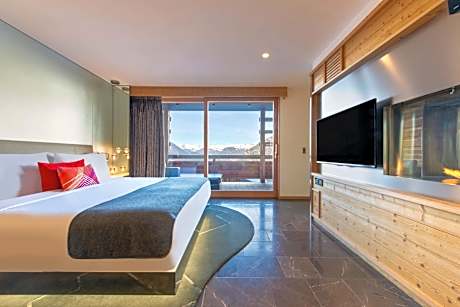 Escape Large King Suite with Balcony and Fireplace
