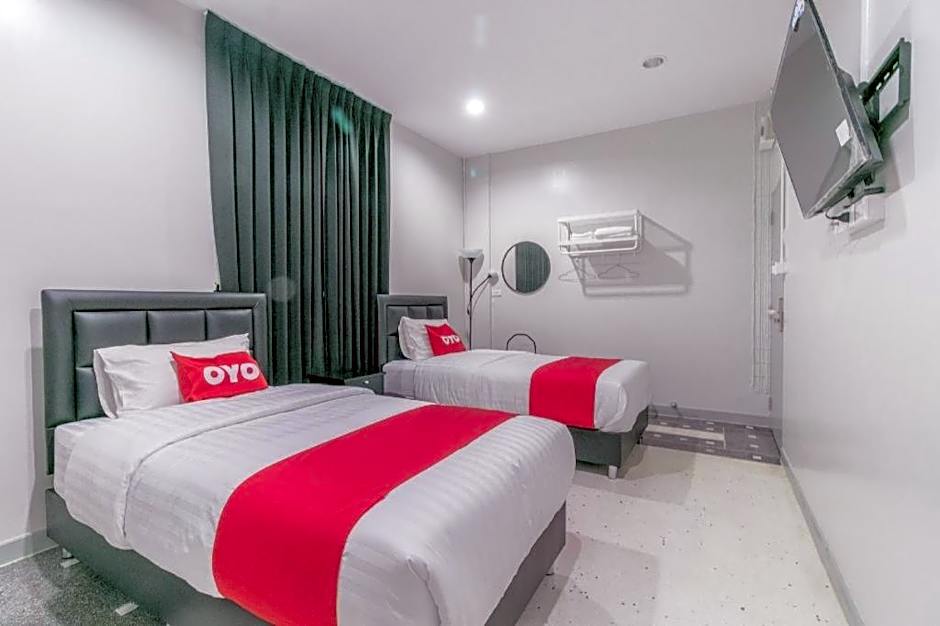 OYO 818 Suksomboon Residence