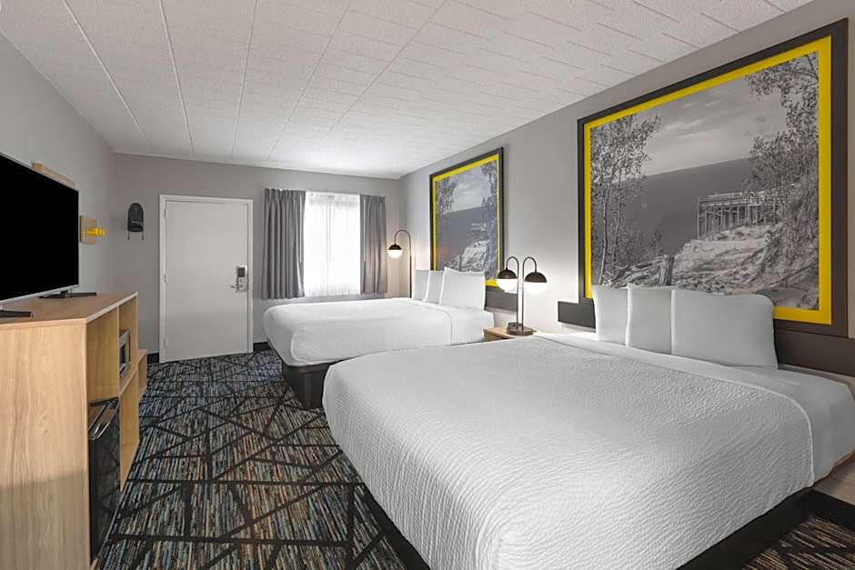 Super 8 by Wyndham Traverse City