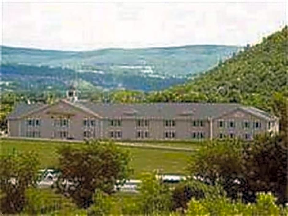 Quality Inn & Suites Schoharie near Howe Caverns