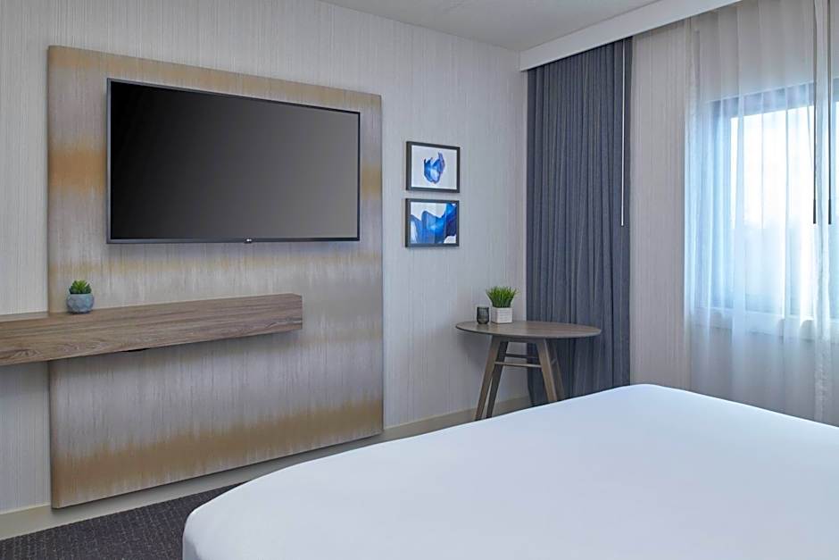 Delta Hotels by Marriott Detroit Novi