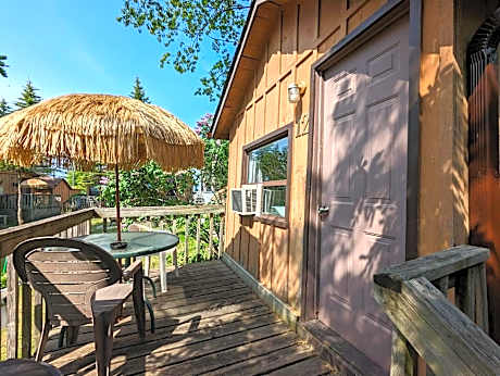 Tiny Wood Cottage 12