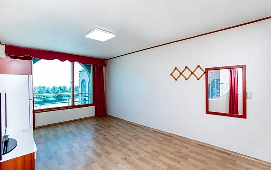 Donghae(mangsang) East House