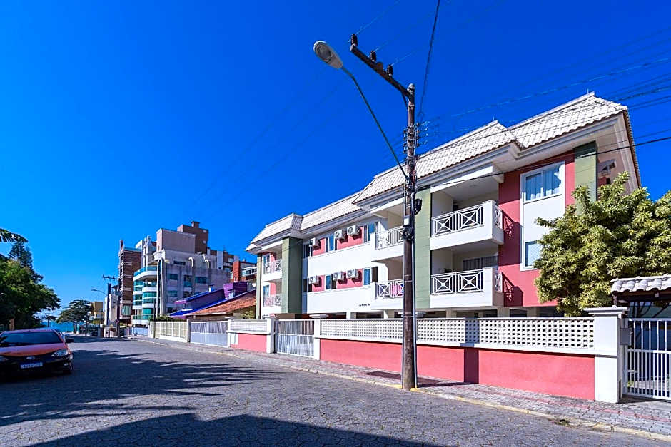 Porto Canoas 203 - Aconchegante apartamento em Bombas - Acomoda 4 pessoas - À poucos metros da praia - (Consultar serviços de roupa de cama e banho)