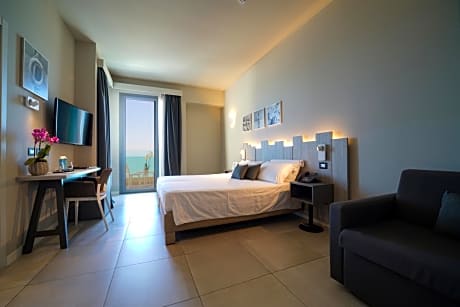 Triple Room with Sea View (2 Adults + 1 Child)
