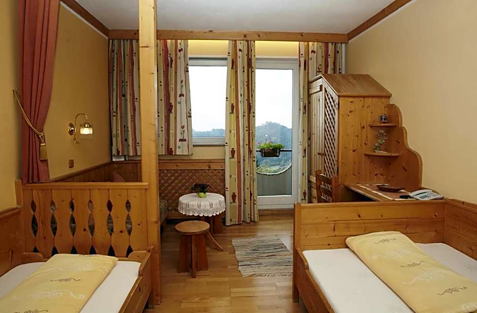 Foto 1 di 6 di Standard 1 Double Bed or 2 Beds