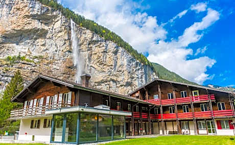 Alpine Base Hostel - Adults only