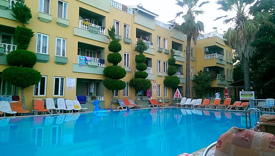 Club Sunset Apartments