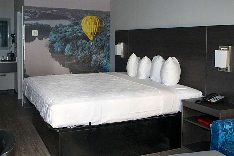 Clarion Pointe Statesville