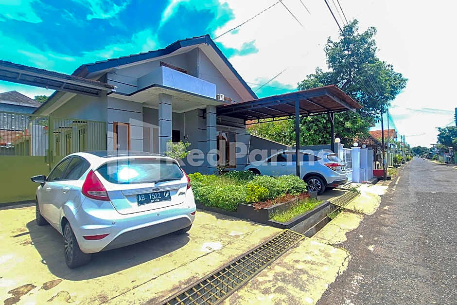 Vins Homestay Kroya Mitra RedDoorz