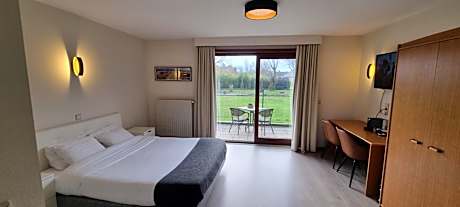 Hotel Westendia and Free Parking Top Breakfast