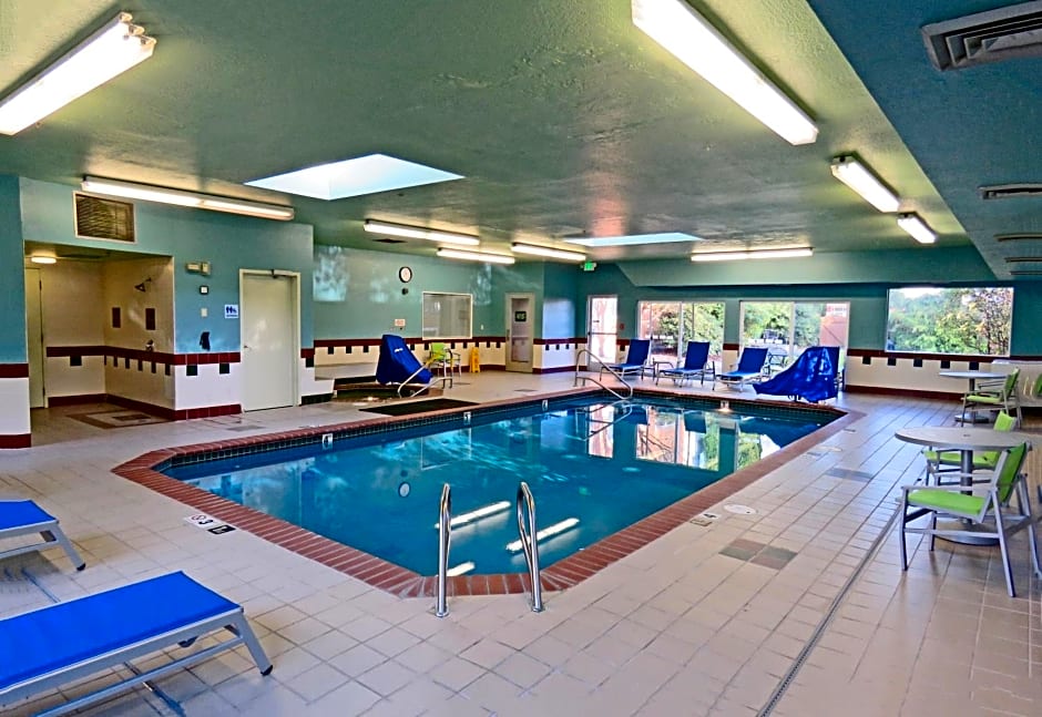Holiday Inn Express Hotels & Suites Burlington by IHG