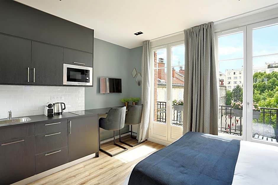 YAYS Paris Zola by Numa